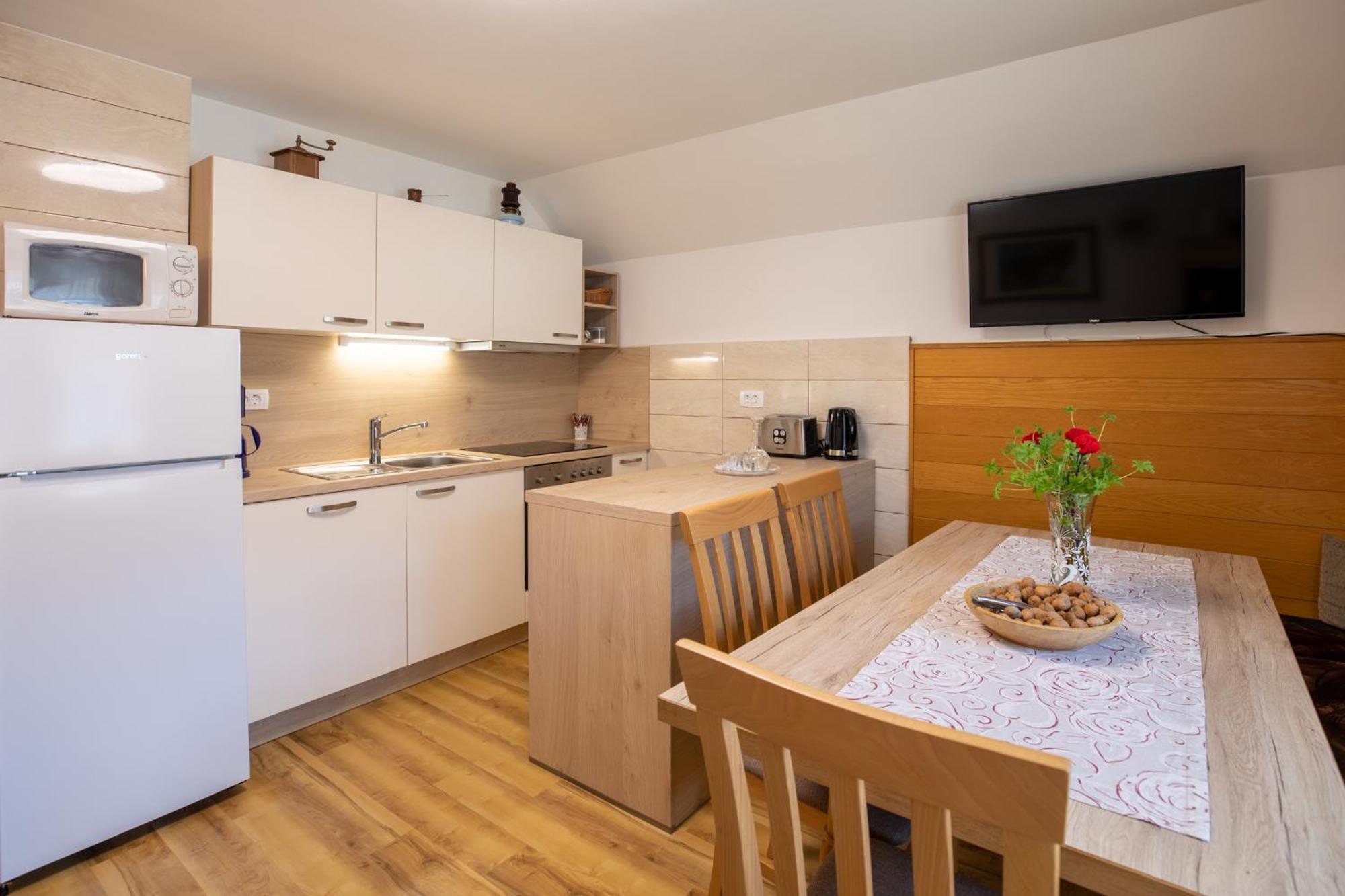 Apartmaji Prezelj Бохин Екстериор снимка